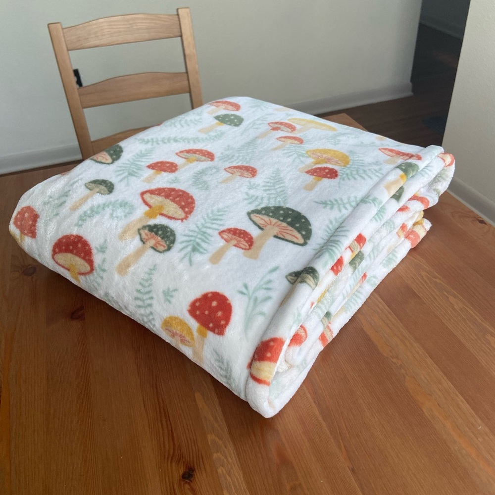 Mushroom Print Blanket (like new)